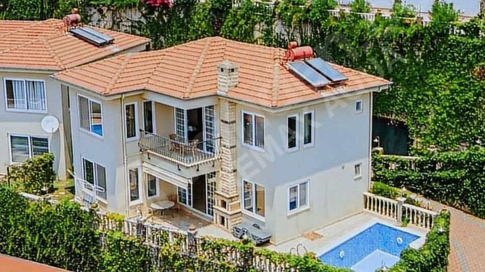 Вилла с видом на море в Gold City