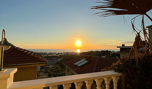 Вилла с видом на море в Gold City