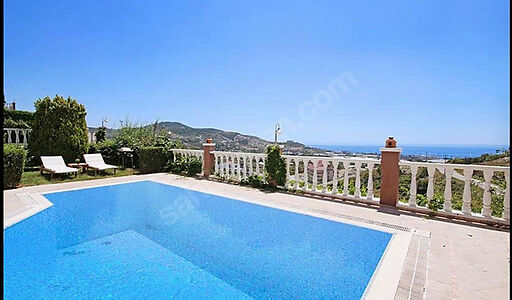 Вилла с видом на море в Gold City