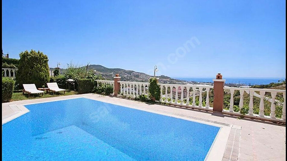 Вилла с видом на море в Gold City